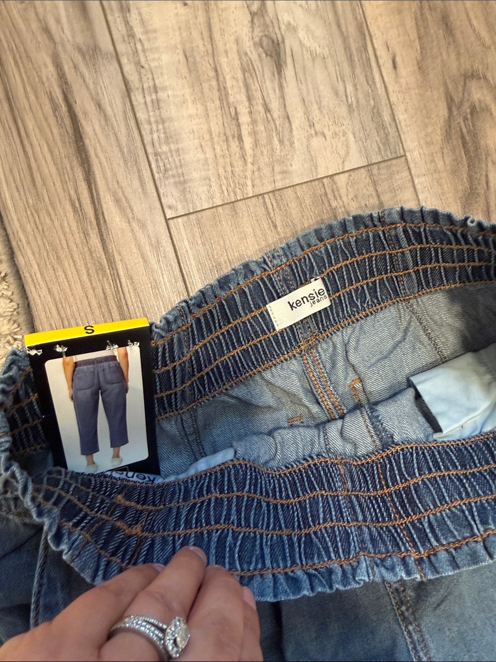 Kensie Dark Blue Wash Elastic-Waist Denim Cropped Pants - Picture 2 of 5